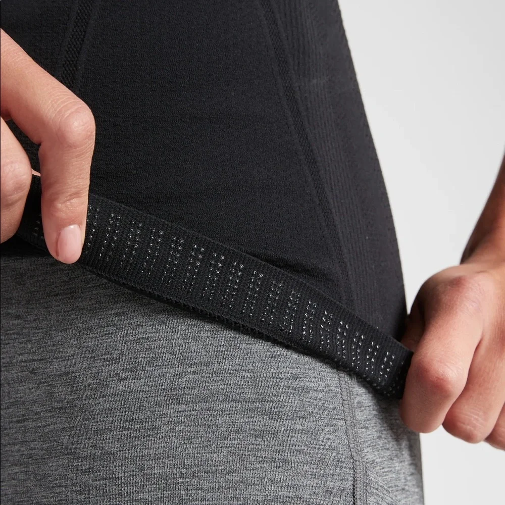 ATHLETA MOMENTUM SEAMLESS TANK IN BLACK NWT - Picture 3 of 6
